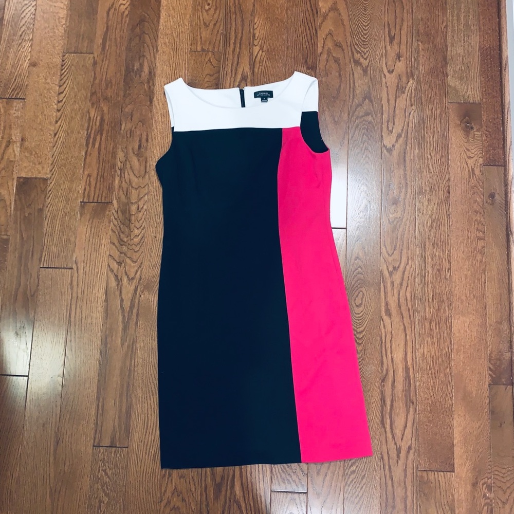 Women’s dress- Size 8.   Pit to pit 19 inches
